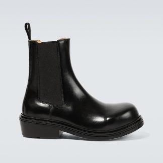 Bottega Veneta Chelsea Boots Fireman aus Leder in Schwarz